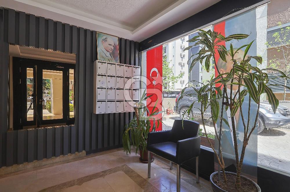 Bağdat caddesi Caddebostan'da Satılık 3+1 Genç Bina