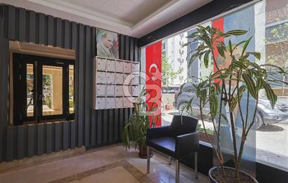 Bağdat caddesi Caddebostan'da Satılık 3+1 Genç Bina