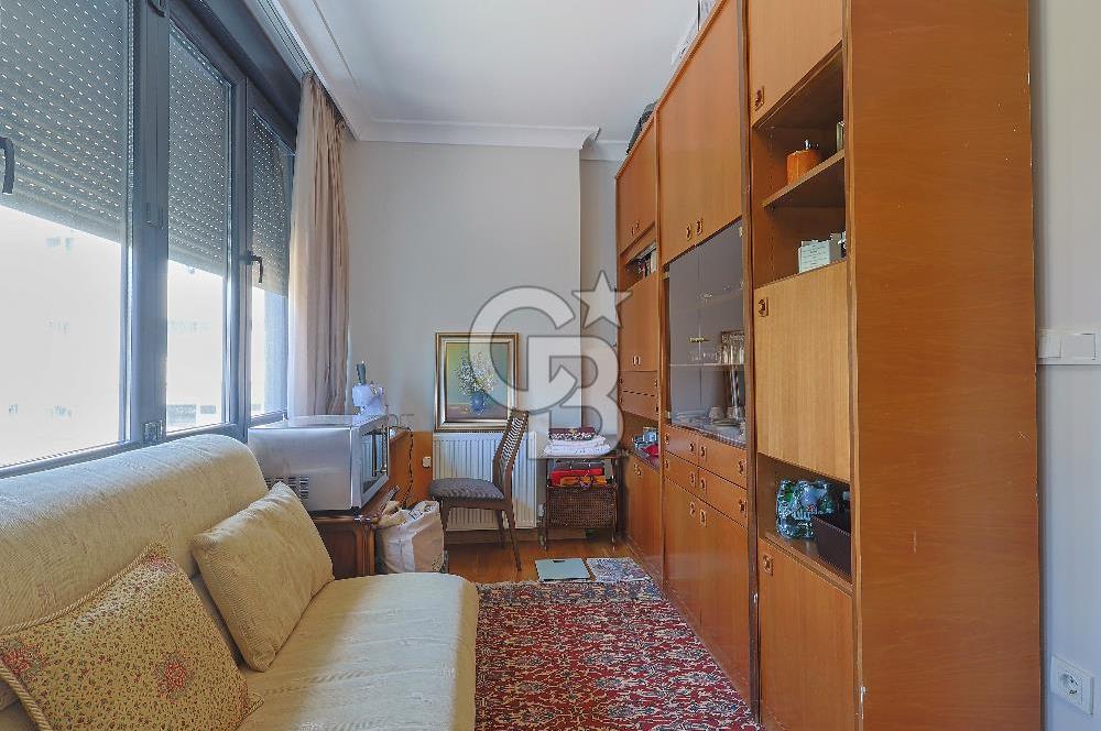 Bağdat caddesi Caddebostan'da Satılık 3+1 Genç Bina