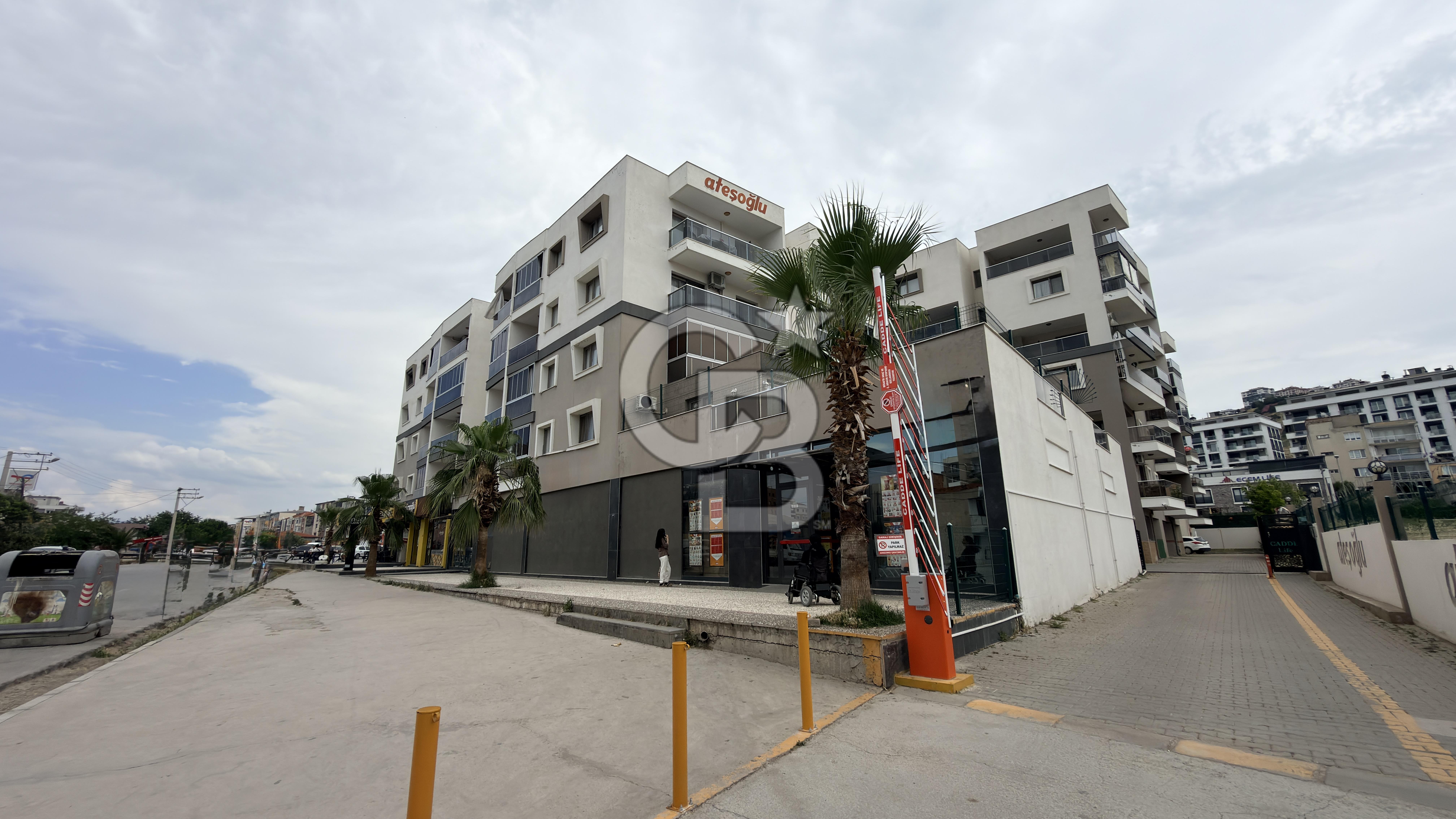 ÇİĞLİ ATEŞOĞLU CADDE LIFE’TA HAVUZLU SİTEDE SATILIK 1+1 