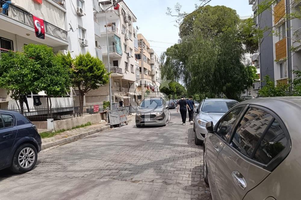 Karşıyaka Bahçelievler Mahallesinde Satılık 3+1 Geniş Daire