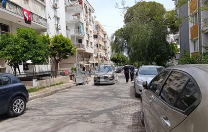 Karşıyaka Bahçelievler Mahallesinde Satılık 3+1 Geniş Daire