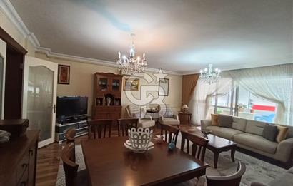 Karşıyaka Bahçelievler Mahallesinde Satılık 3+1 Geniş Daire