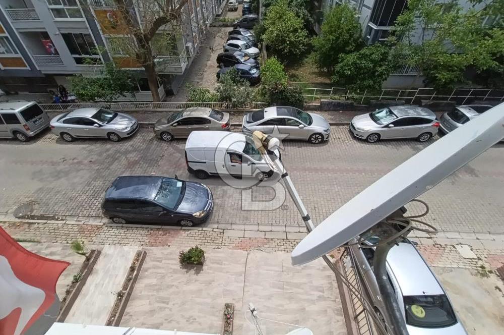 Karşıyaka Bahçelievler Mahallesinde Satılık 3+1 Geniş Daire
