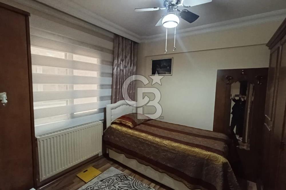 Karşıyaka Bahçelievler Mahallesinde Satılık 3+1 Geniş Daire