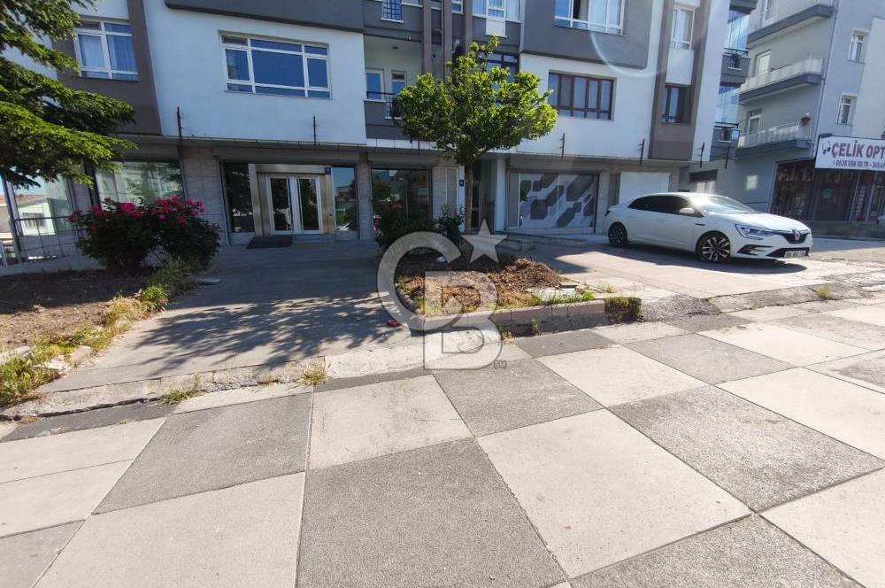 Natoyolu Caddesi Üzerinde Banka Altyapılı, Geniş Cepheli 460 m² Kiralık Mağaza/Dükkan