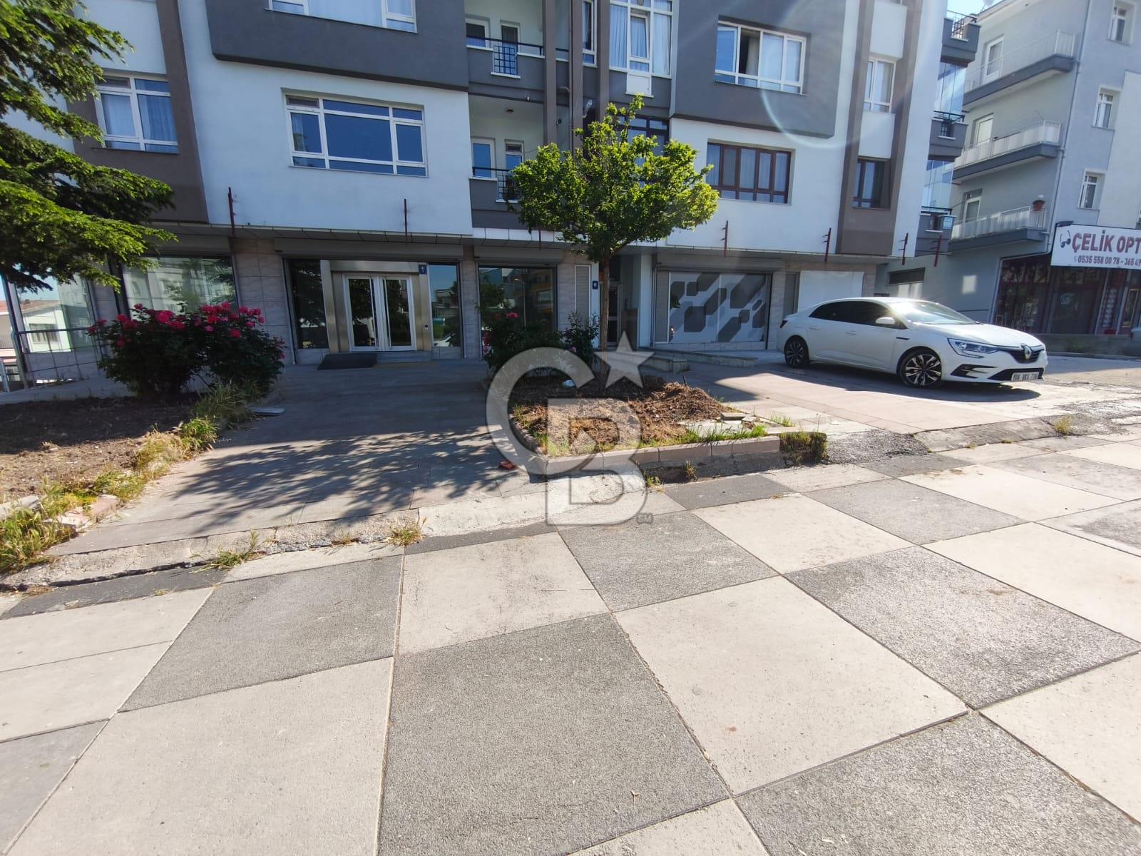 Natoyolu Caddesi Üzerinde Banka Altyapılı, Geniş Cepheli 460 m² Kiralık Mağaza/Dükkan