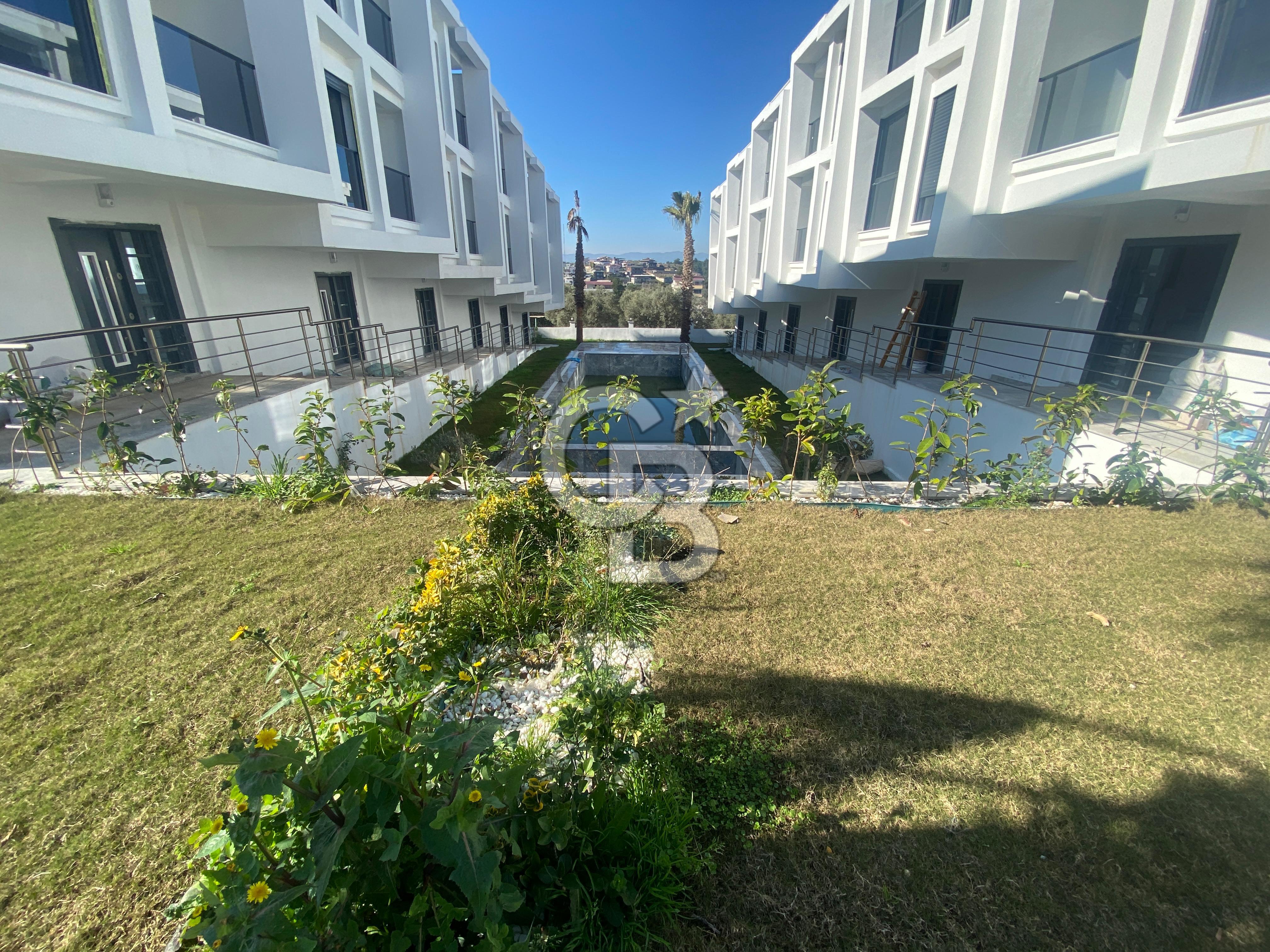 İzmir Torbalı Ayrancılarda Site İçerisinde Satılık Tripleks Villa