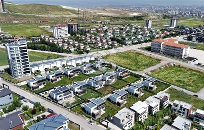 BAĞLICA 5+1 SİTE İÇİNDE GÜVENLİKLİ  MÜSTEKİL 754M2 ARSA PAYLI VİLLA