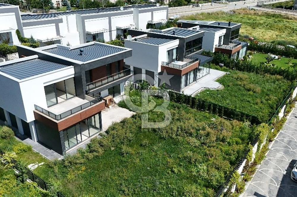 BAĞLICA 5+1 SİTE İÇİNDE GÜVENLİKLİ  MÜSTEKİL 754M2 ARSA PAYLI VİLLA