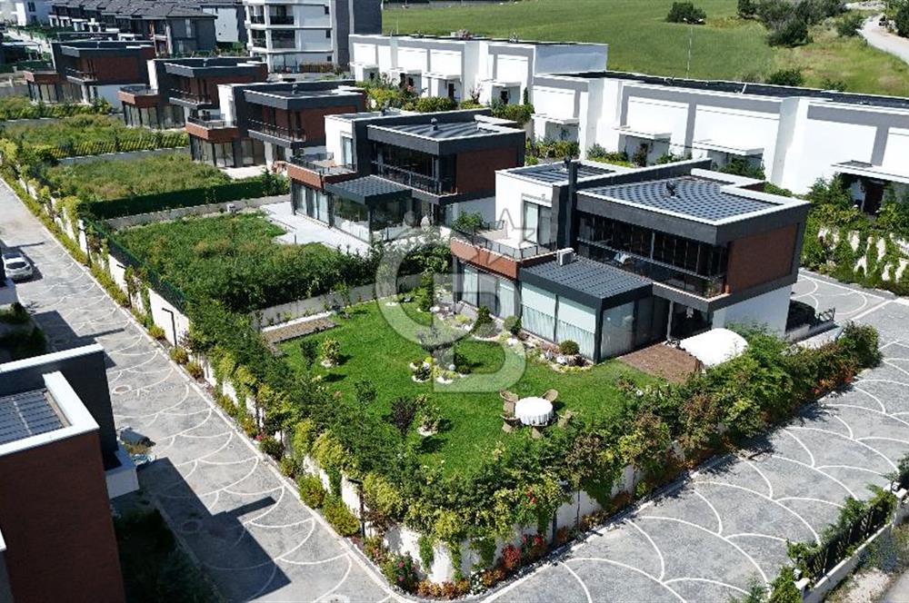 BAĞLICA 5+1 SİTE İÇİNDE GÜVENLİKLİ  MÜSTEKİL 754M2 ARSA PAYLI VİLLA