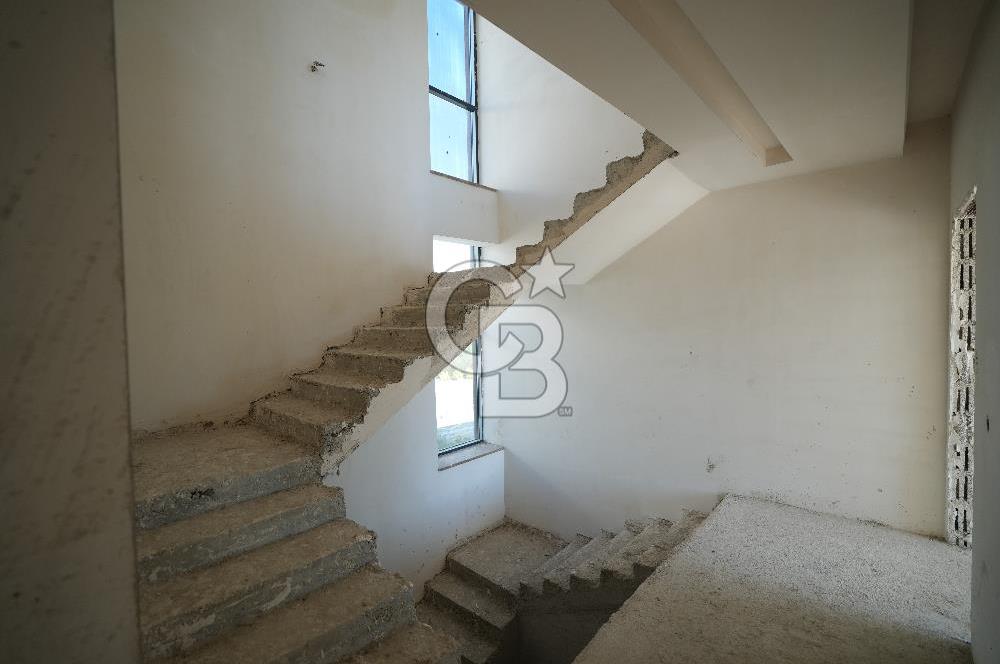 BAĞLICA 5+1 SİTE İÇİNDE GÜVENLİKLİ  MÜSTEKİL 754M2 ARSA PAYLI VİLLA