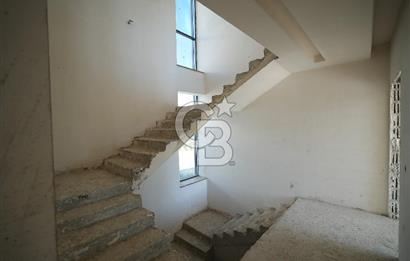 BAĞLICA 5+1 SİTE İÇİNDE GÜVENLİKLİ  MÜSTEKİL 754M2 ARSA PAYLI VİLLA