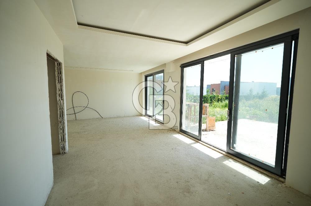 BAĞLICA 5+1 SİTE İÇİNDE GÜVENLİKLİ  MÜSTEKİL 754M2 ARSA PAYLI VİLLA