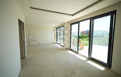 BAĞLICA 5+1 SİTE İÇİNDE GÜVENLİKLİ  MÜSTEKİL 754M2 ARSA PAYLI VİLLA