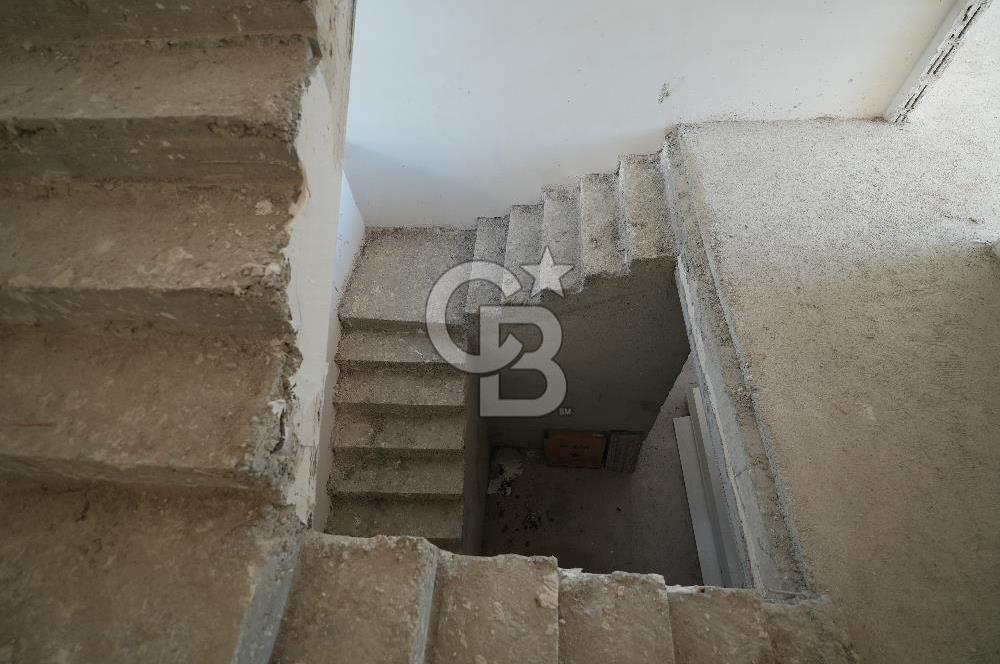 BAĞLICA 5+1 SİTE İÇİNDE GÜVENLİKLİ  MÜSTEKİL 754M2 ARSA PAYLI VİLLA