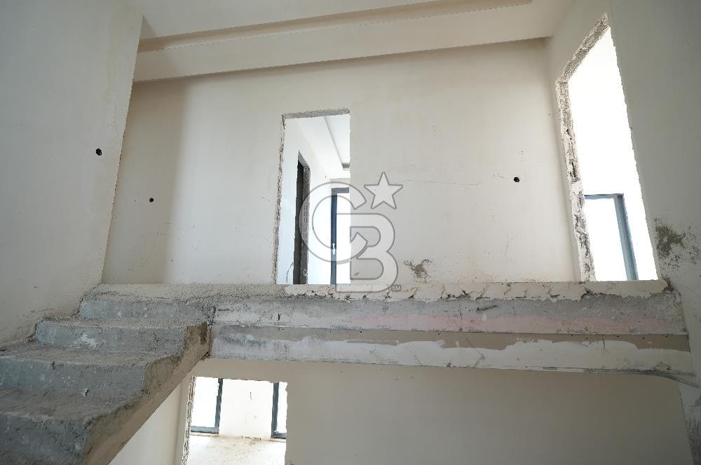 BAĞLICA 5+1 SİTE İÇİNDE GÜVENLİKLİ  MÜSTEKİL 754M2 ARSA PAYLI VİLLA
