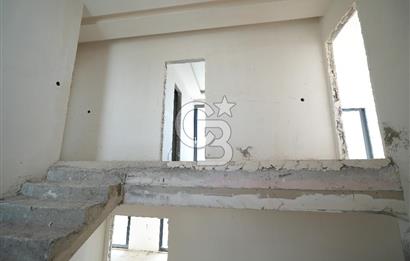 BAĞLICA 5+1 SİTE İÇİNDE GÜVENLİKLİ  MÜSTEKİL 754M2 ARSA PAYLI VİLLA