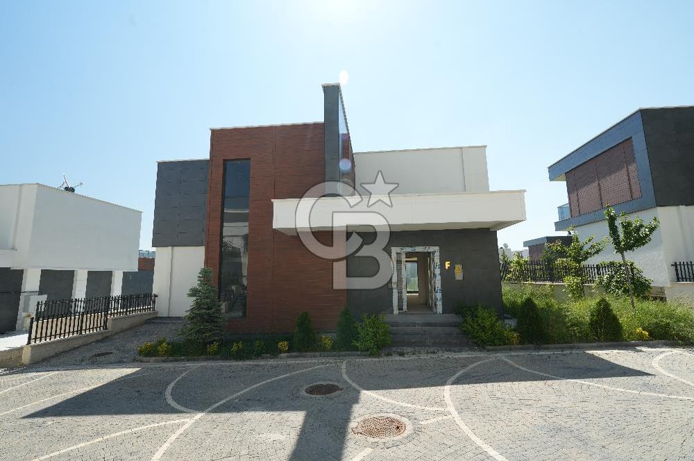 BAĞLICA 5+1 SİTE İÇİNDE GÜVENLİKLİ  MÜSTEKİL 754M2 ARSA PAYLI VİLLA