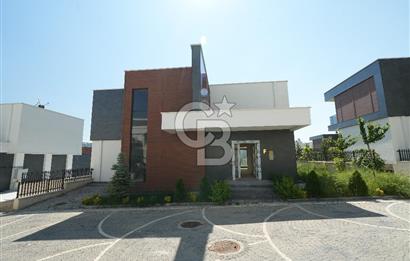 BAĞLICA 5+1 SİTE İÇİNDE GÜVENLİKLİ  MÜSTEKİL 754M2 ARSA PAYLI VİLLA