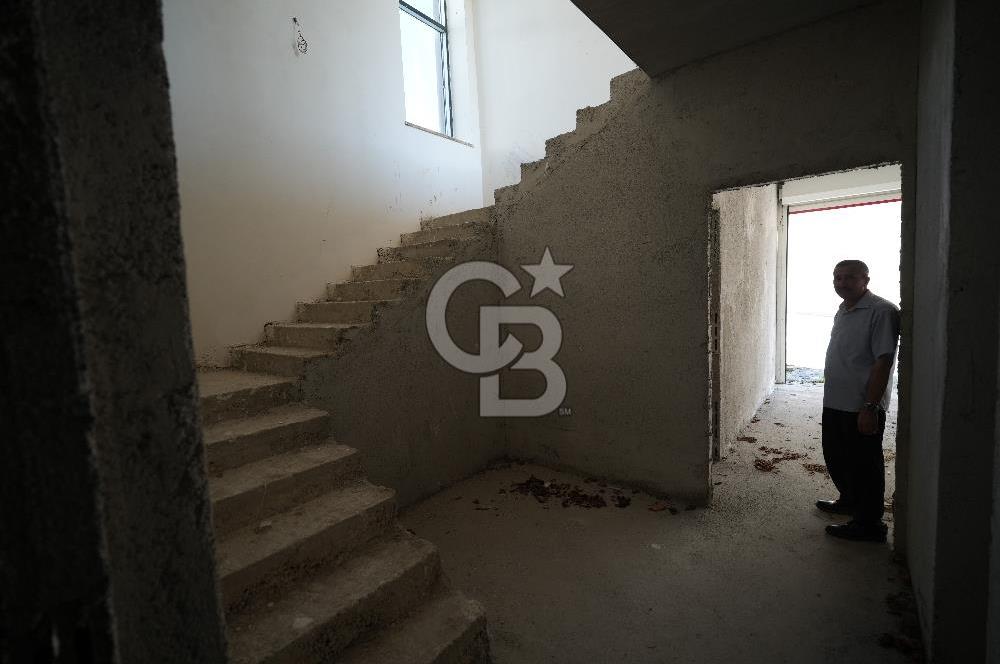 BAĞLICA 5+1 SİTE İÇİNDE GÜVENLİKLİ  MÜSTEKİL 754M2 ARSA PAYLI VİLLA