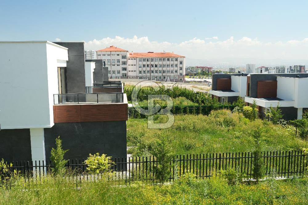 BAĞLICA 5+1 SİTE İÇİNDE GÜVENLİKLİ  MÜSTEKİL 754M2 ARSA PAYLI VİLLA