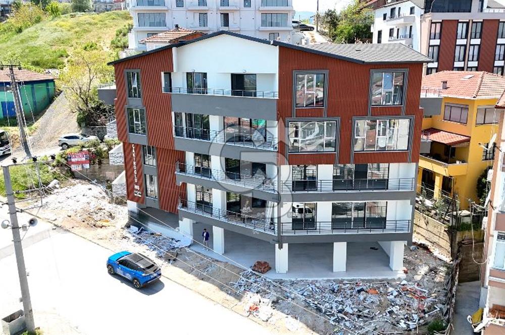 Gölcük Yeni Mahallede Yerden Isıtmalı Satılık Daire