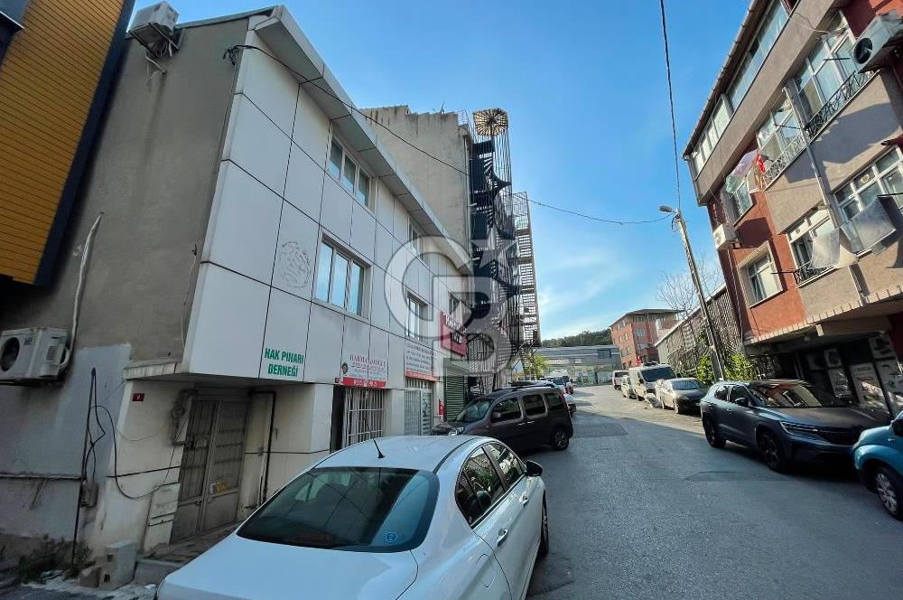 Ümraniye Esenşehir Necip Fazıl Bulvar Komple Satılık Ticari Bina