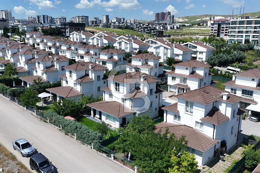 BAĞLICA 4+1  SİTE İÇİNDE MÜSTAKİL 470M2 ARSA PAYLI DAİRE FİYATINA VİLLA