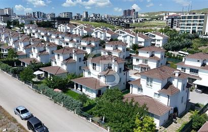 BAĞLICA 4+1  SİTE İÇİNDE MÜSTAKİL 470M2 ARSA PAYLI DAİRE FİYATINA VİLLA