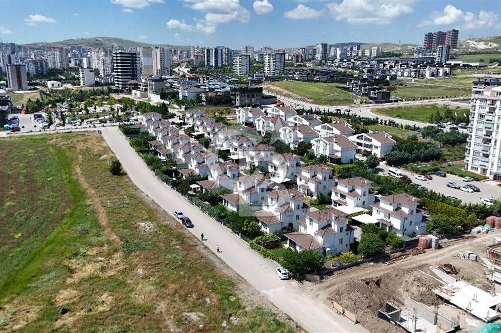 BAĞLICA 4+1  SİTE İÇİNDE MÜSTAKİL 470M2 ARSA PAYLI DAİRE FİYATINA VİLLA
