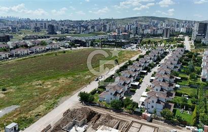 BAĞLICA 4+1  SİTE İÇİNDE MÜSTAKİL 470M2 ARSA PAYLI DAİRE FİYATINA VİLLA