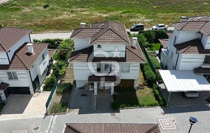 BAĞLICA 4+1  SİTE İÇİNDE MÜSTAKİL 470M2 ARSA PAYLI DAİRE FİYATINA VİLLA