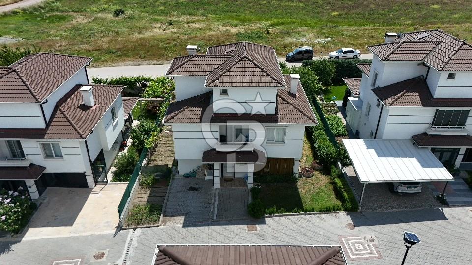 BAĞLICA 4+1  SİTE İÇİNDE MÜSTAKİL 470M2 ARSA PAYLI DAİRE FİYATINA VİLLA