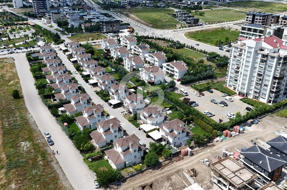 BAĞLICA 4+1  SİTE İÇİNDE MÜSTAKİL 470M2 ARSA PAYLI DAİRE FİYATINA VİLLA