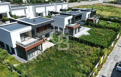 BAĞLICA 5+1 SİTE İÇİNDE GÜVENLİKLİ  MÜSTEKİL 754M2 ARSA PAYLI VİLLA