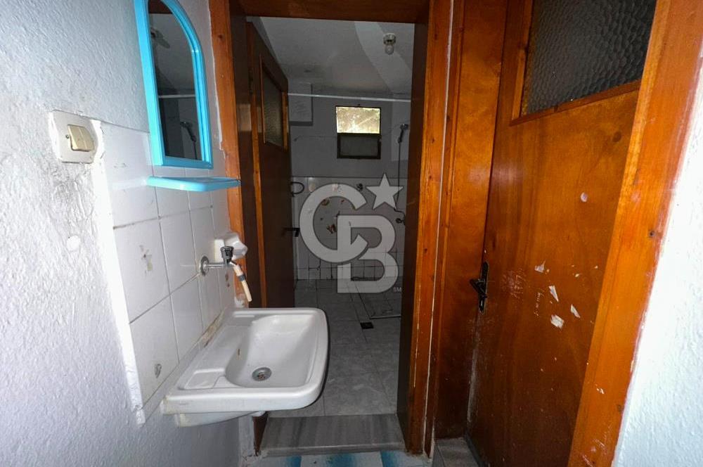 BORNOVA YEŞİLOVA'DA KOMPLE SATILIK APARTMAN