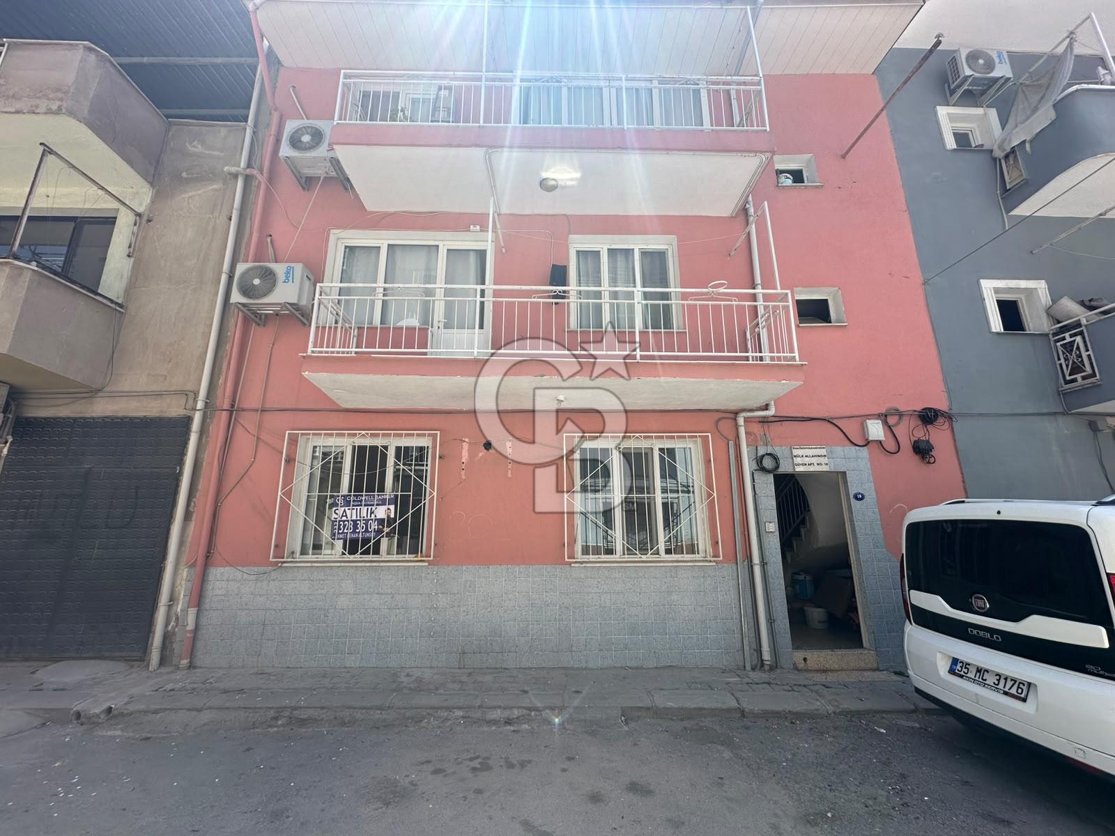 BORNOVA YEŞİLOVA'DA KOMPLE SATILIK APARTMAN