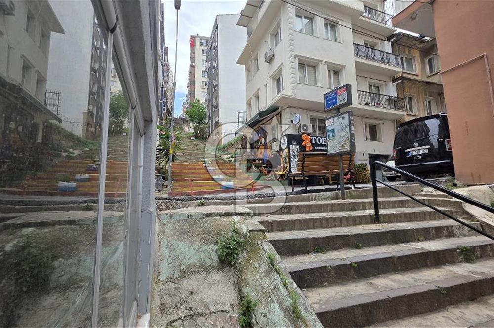 Karataş H.Rıfat Cd. Üzerinde 2+1 Satılık Kullanışlı,Ferah DaireFavorilerime EkleYazdırFacebook ile paylaş X ile paylaş E-posta ile gönder
