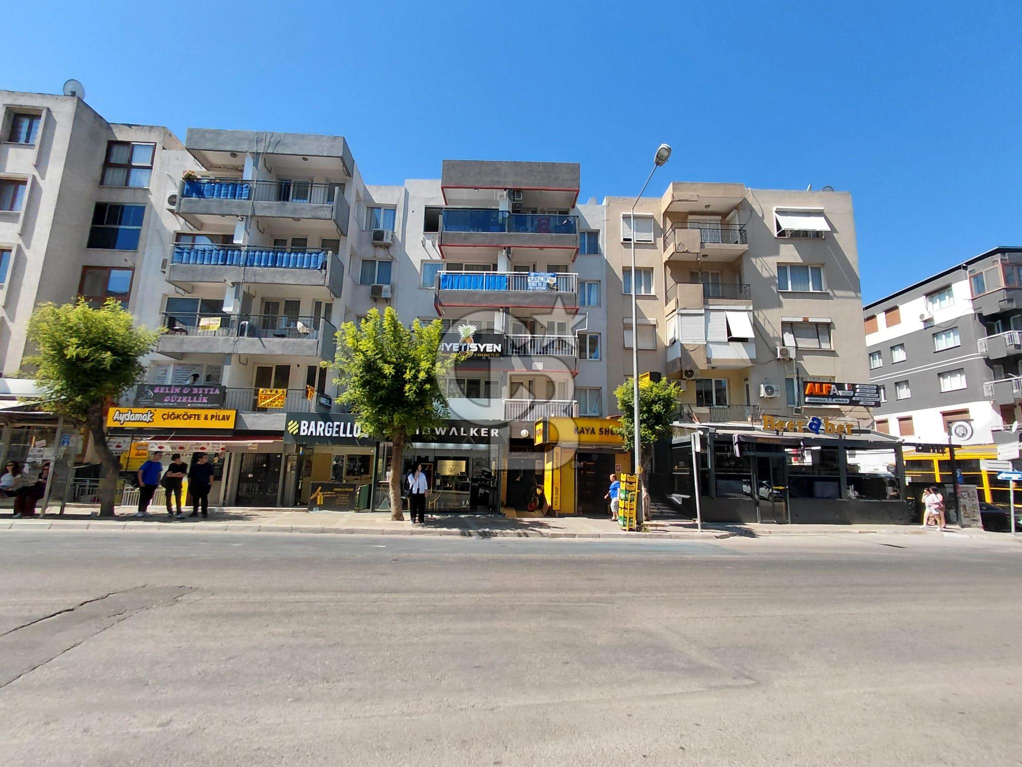 Buca Menderes Caddesi Eşyalı 2+1 Satılık Daire