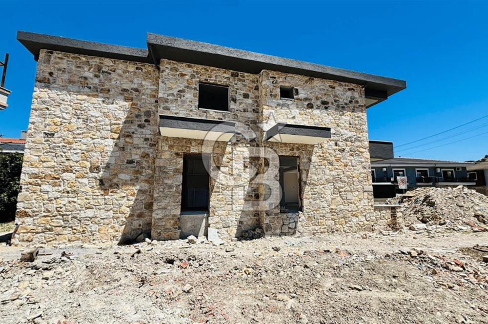 Foça Hacıveli Mah. Satılık 2+1 Bahçeli Dubleks Villa