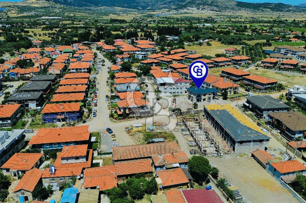 Foça Hacıveli Mah. Satılık 2+1 Bahçeli Dubleks Villa