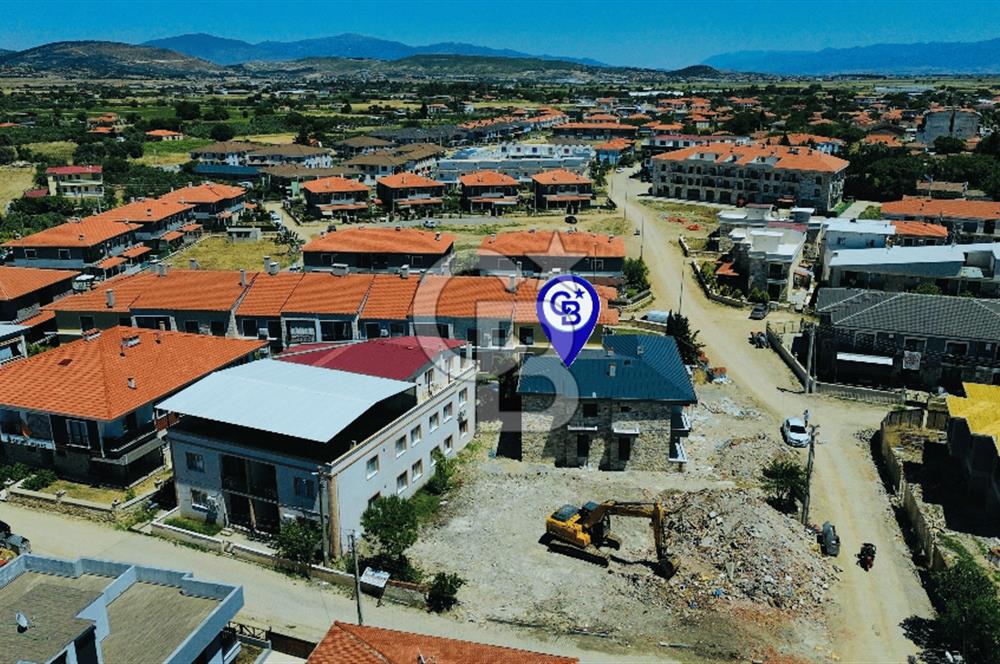Foça Hacıveli Mah. Satılık 2+1 Bahçeli Dubleks Villa