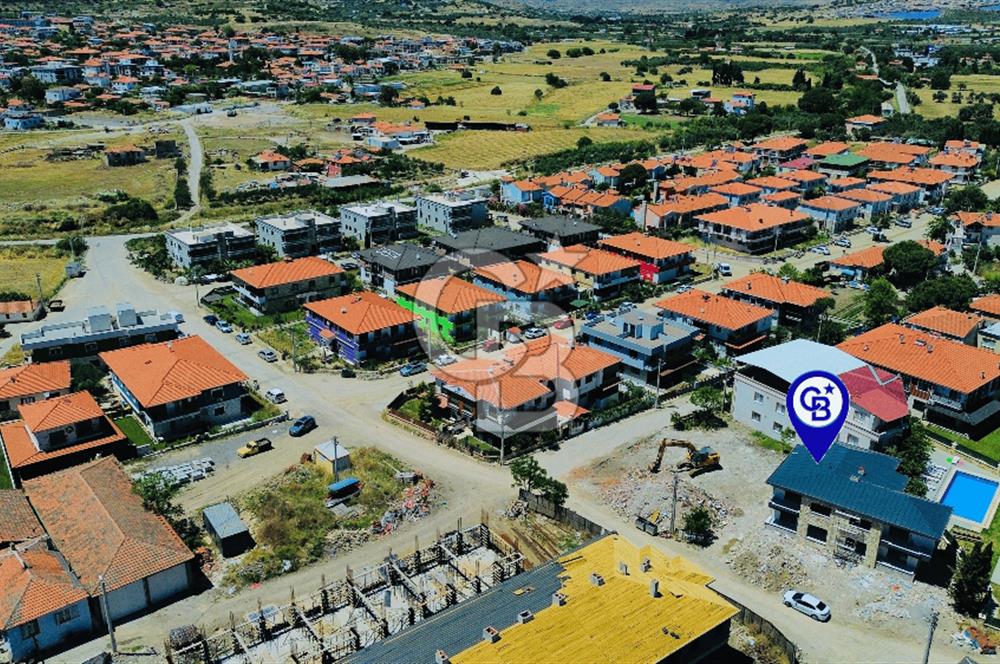 Foça Hacıveli Mah. Satılık 2+1 Bahçeli Dubleks Villa