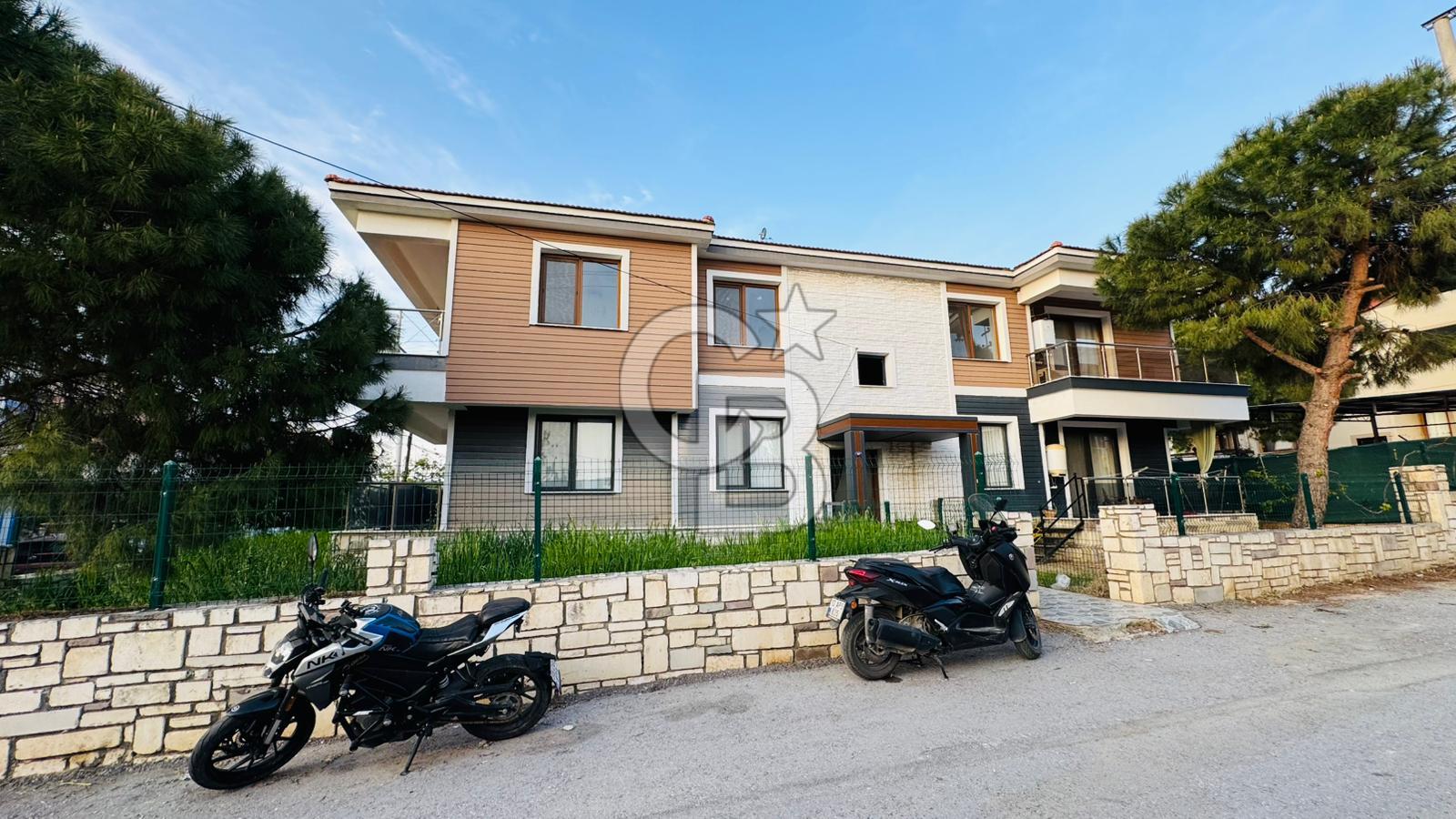 Foça Kazım Dirik Mahallesinde 2+1 Kiralık Bahçe Katı Daire