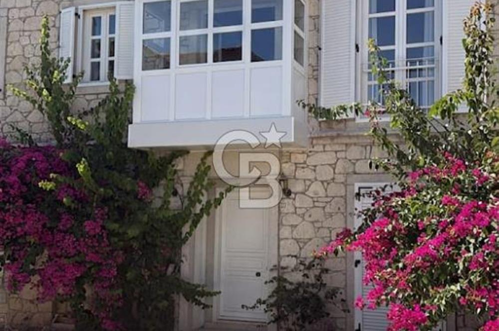 Alaçatı Hacımemiş'te 12 Ay Yaşama Uygun Eşyalı Taş Ev