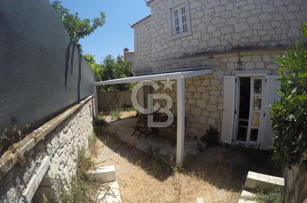 Alaçatı Hacımemiş'te 12 Ay Yaşama Uygun Eşyalı Taş Ev