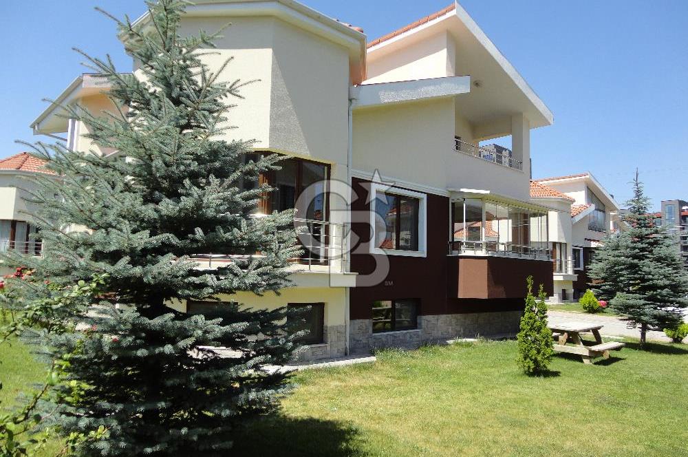 Tulumtaş Metel Ladin'de,7/24 Güvenlikli, Full yapılı, 5+2 Triplex Satılık Villa