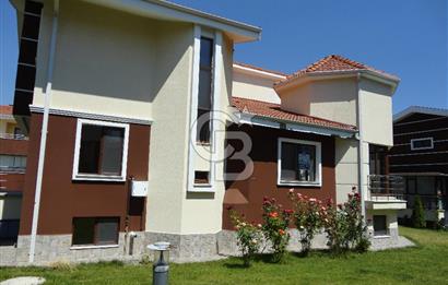 Tulumtaş Metel Ladin'de,7/24 Güvenlikli, Full yapılı, 5+2 Triplex Satılık Villa