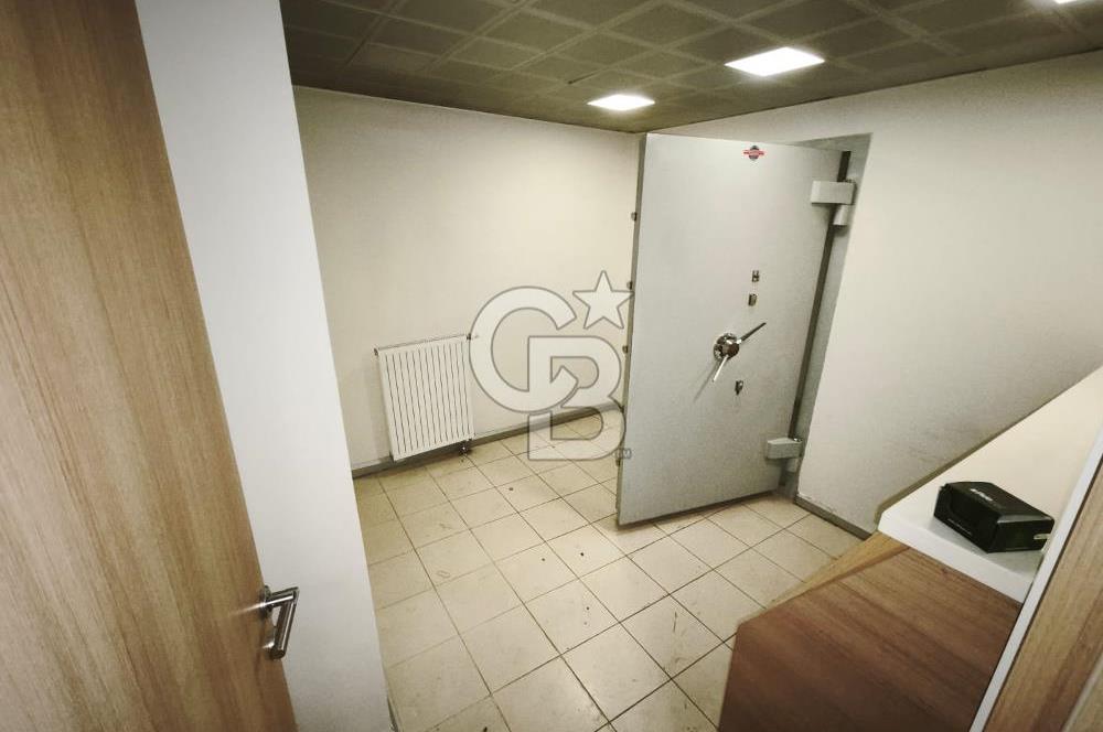 Natoyolu Üzerinde Banka Altyapılı 460 m2 Kiralık Dükkan / Mağaza